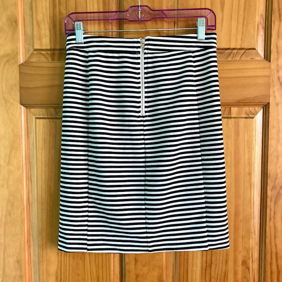 Women’s size small 41 Hawthorn gently used black and white striped pencil skirt - Picture 2 of 6